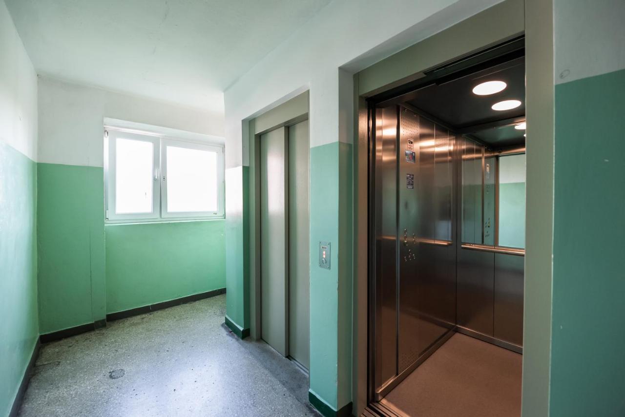 Metro Dworzec Gdanski Elegant Studio Apartment วอร์ซอ ภายนอก รูปภาพ