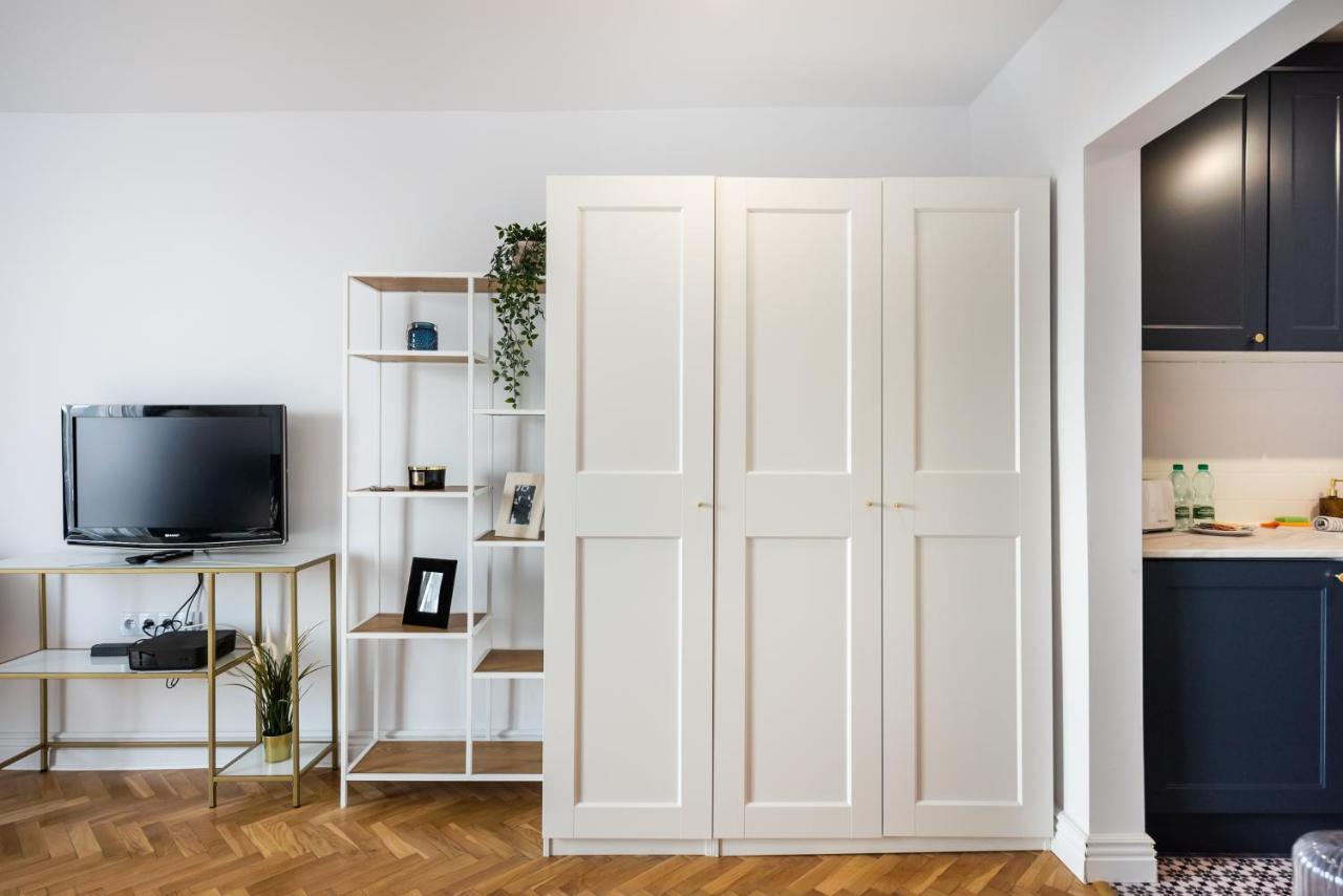 Metro Dworzec Gdanski Elegant Studio Apartment วอร์ซอ ภายนอก รูปภาพ