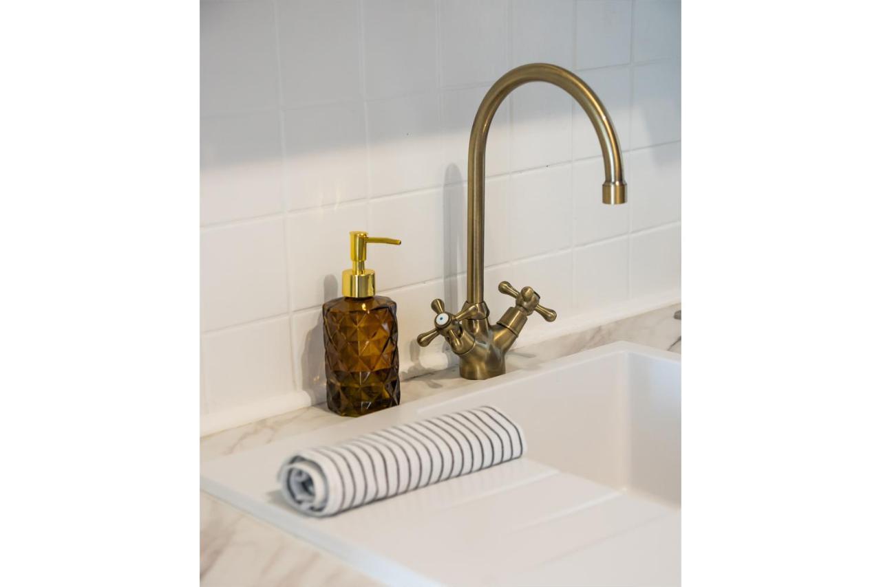 Metro Dworzec Gdanski Elegant Studio Apartment วอร์ซอ ภายนอก รูปภาพ