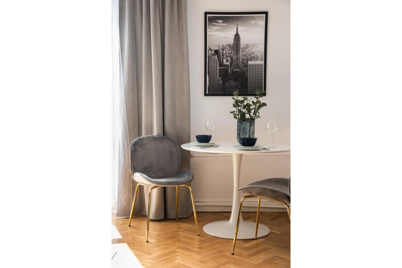 Metro Dworzec Gdanski Elegant Studio Apartment วอร์ซอ ภายนอก รูปภาพ