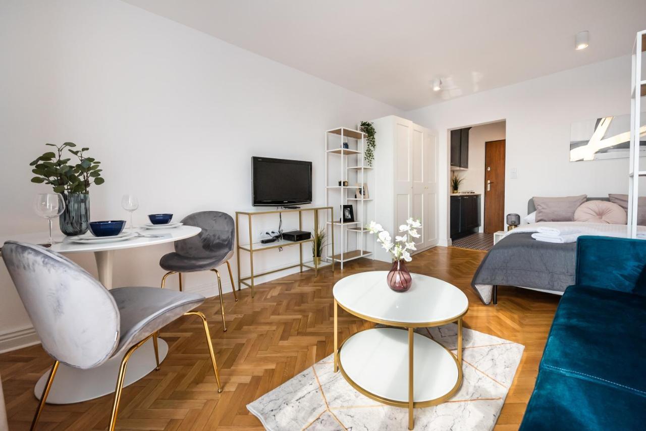 Metro Dworzec Gdanski Elegant Studio Apartment วอร์ซอ ภายนอก รูปภาพ